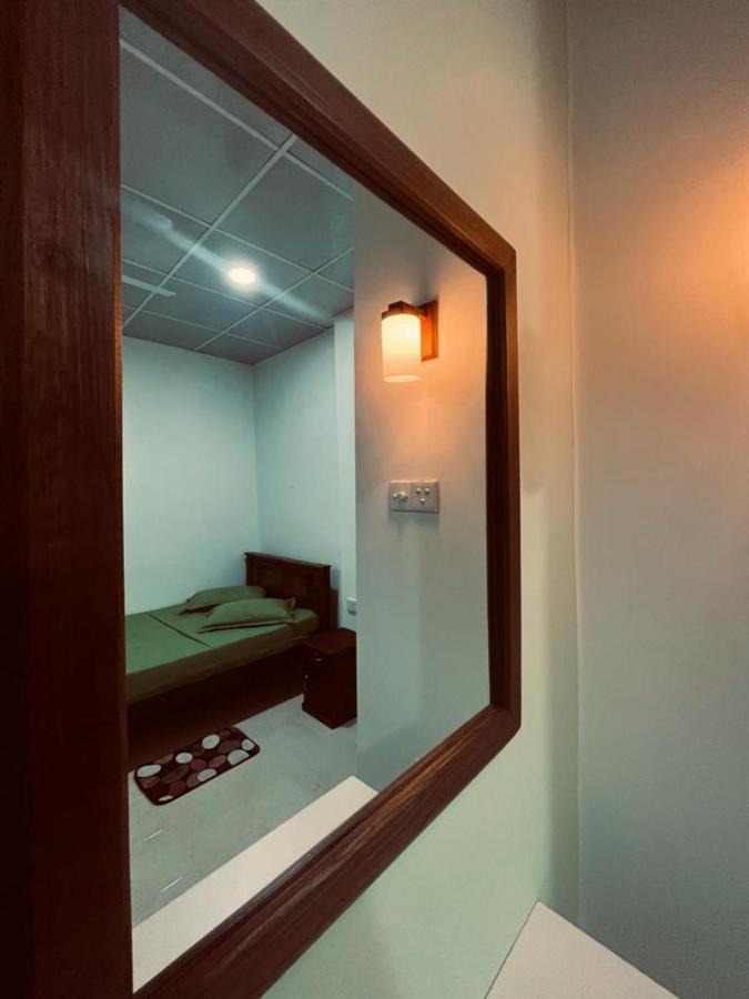 The Lake Round Guest House Kandy Exterior foto